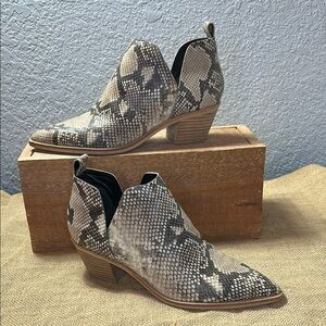 Dolce Vita Ankle Boots